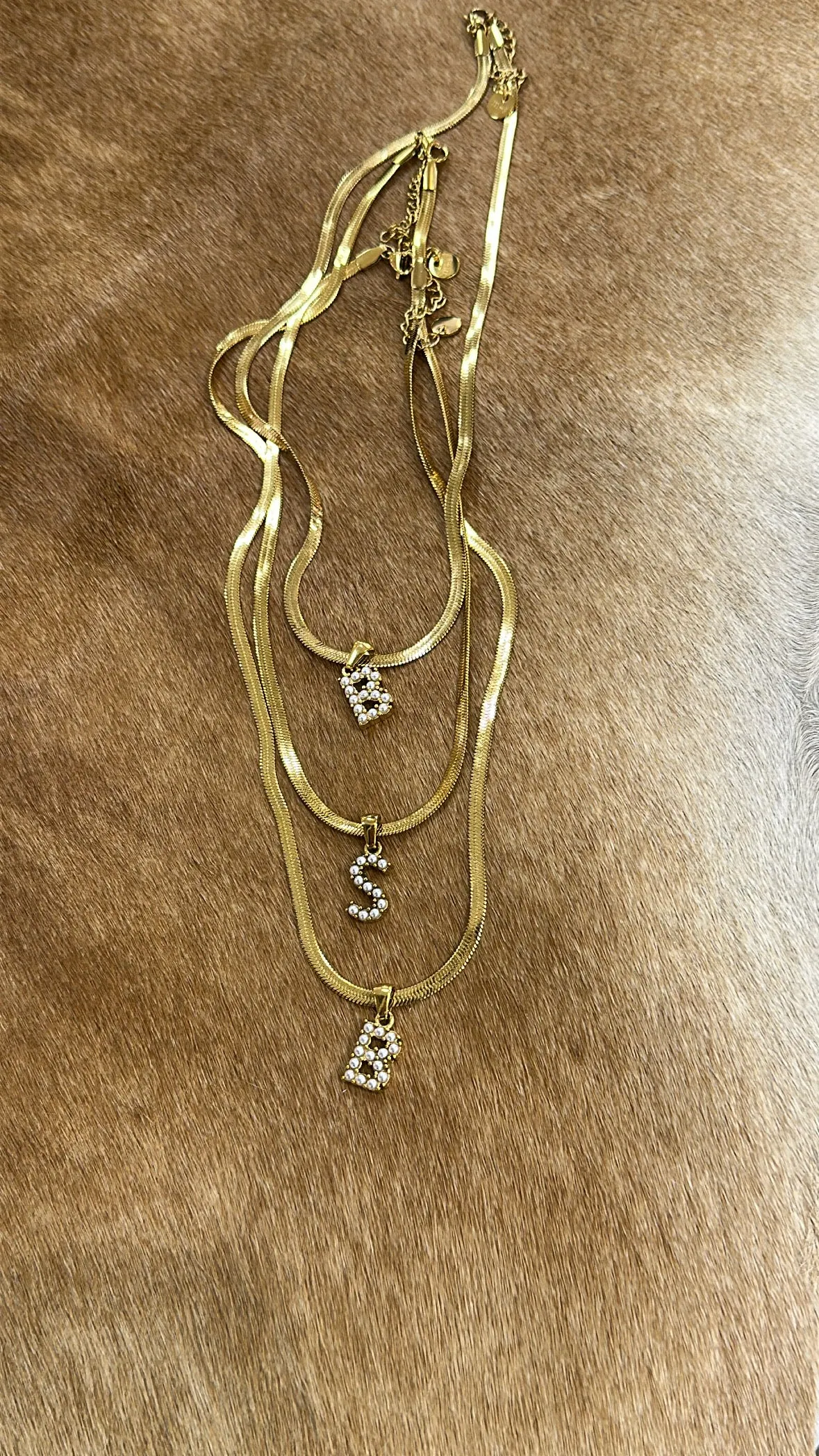 ARI Dainty Pearl Letter on Herringbone Chain Necklace
