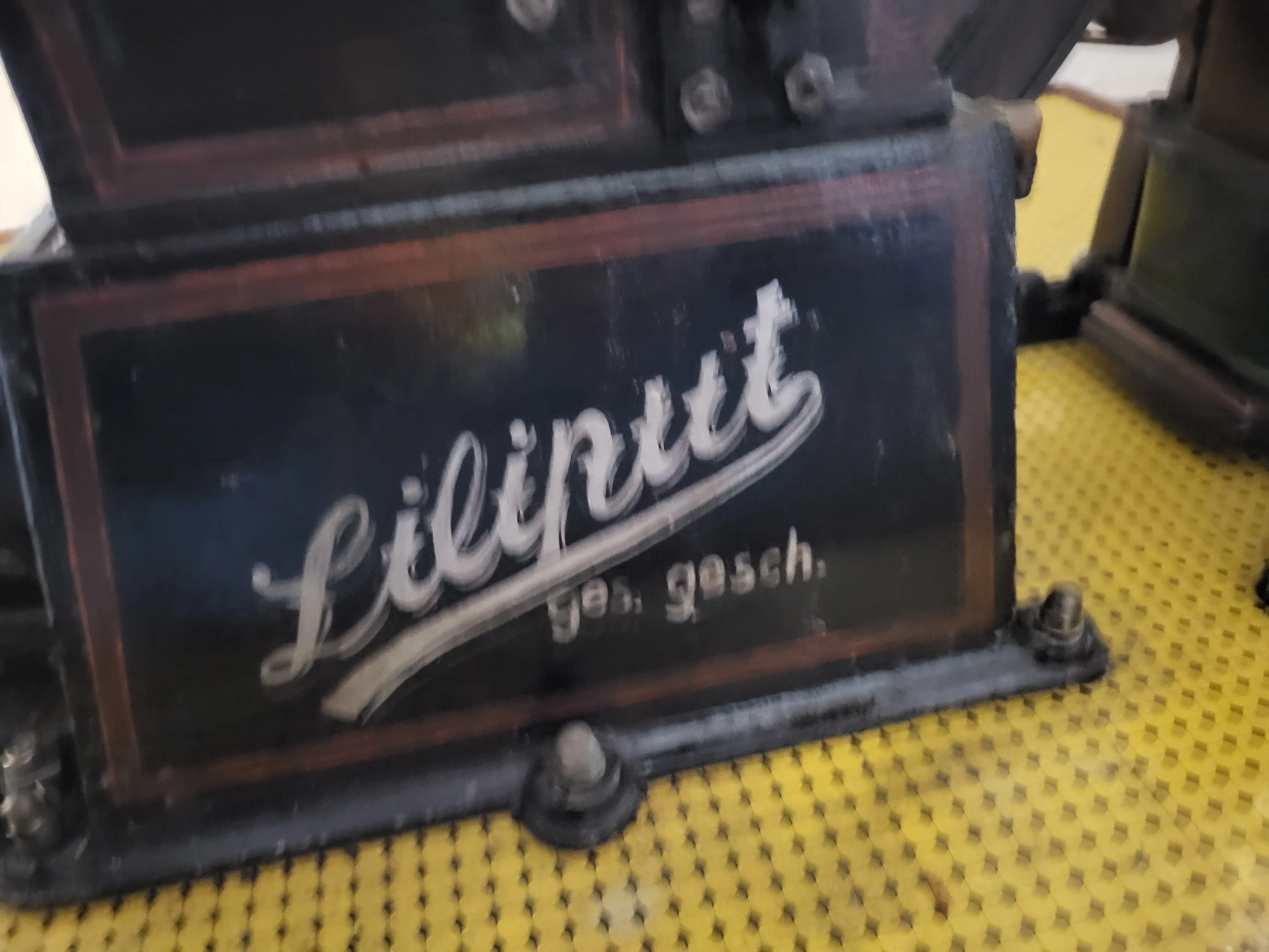 Bischoff Liliput gas engine with dynamo 84x62cm | 26.499€