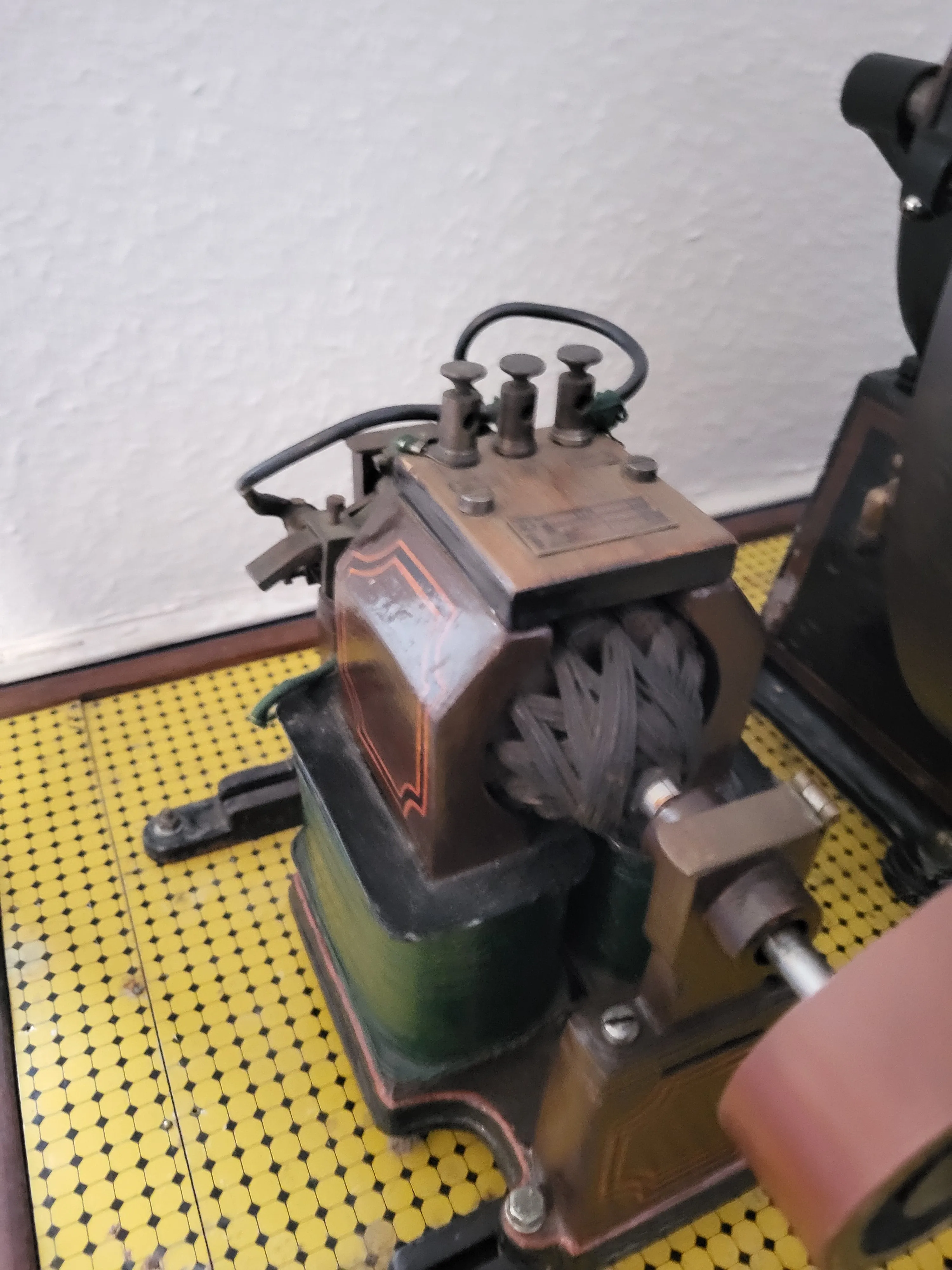 Bischoff Liliput gas engine with dynamo 84x62cm | 26.499€
