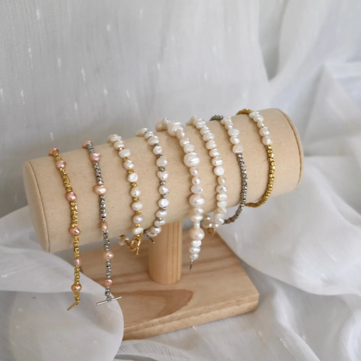 DAINTY PINK PEARL BEADED BRACELET IN 18K GOLD