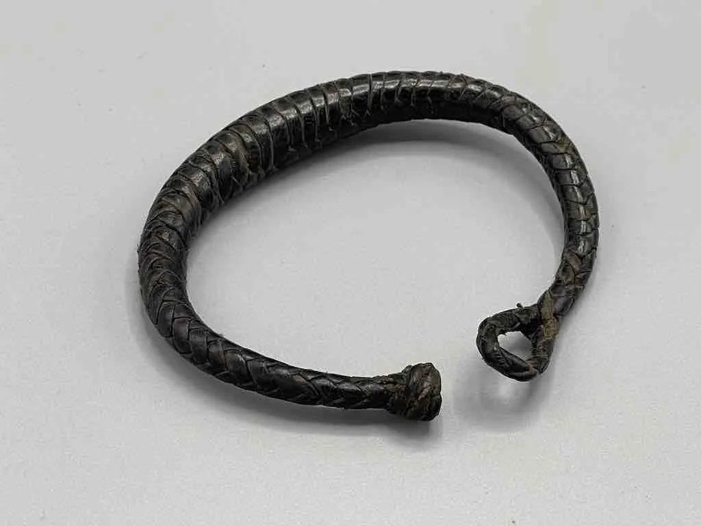 Tightly Woven Leather Solid Color Bracelet - Mali